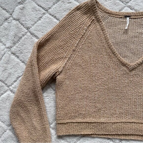 Free People | "Camel" Women's High Low V-Neck Cropped Sweater | Size Small - Picture 5 of 12